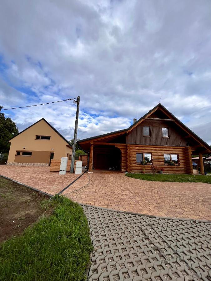U Srubu Apartment Moravany  ภายนอก รูปภาพ