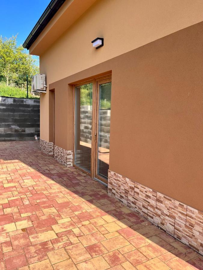 U Srubu Apartment Moravany  ภายนอก รูปภาพ